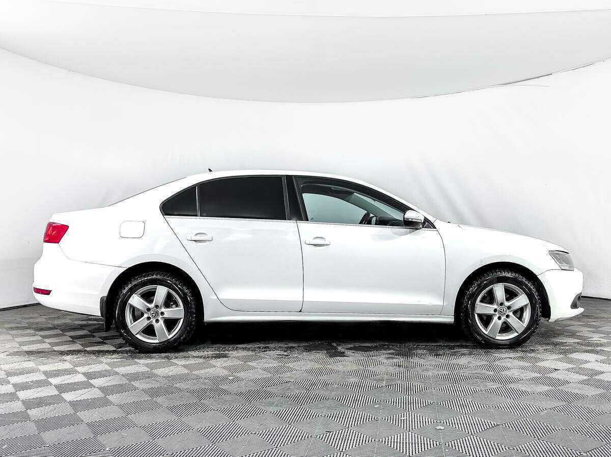 Купить Volkswagen Jetta с пробегом. Фото: #3