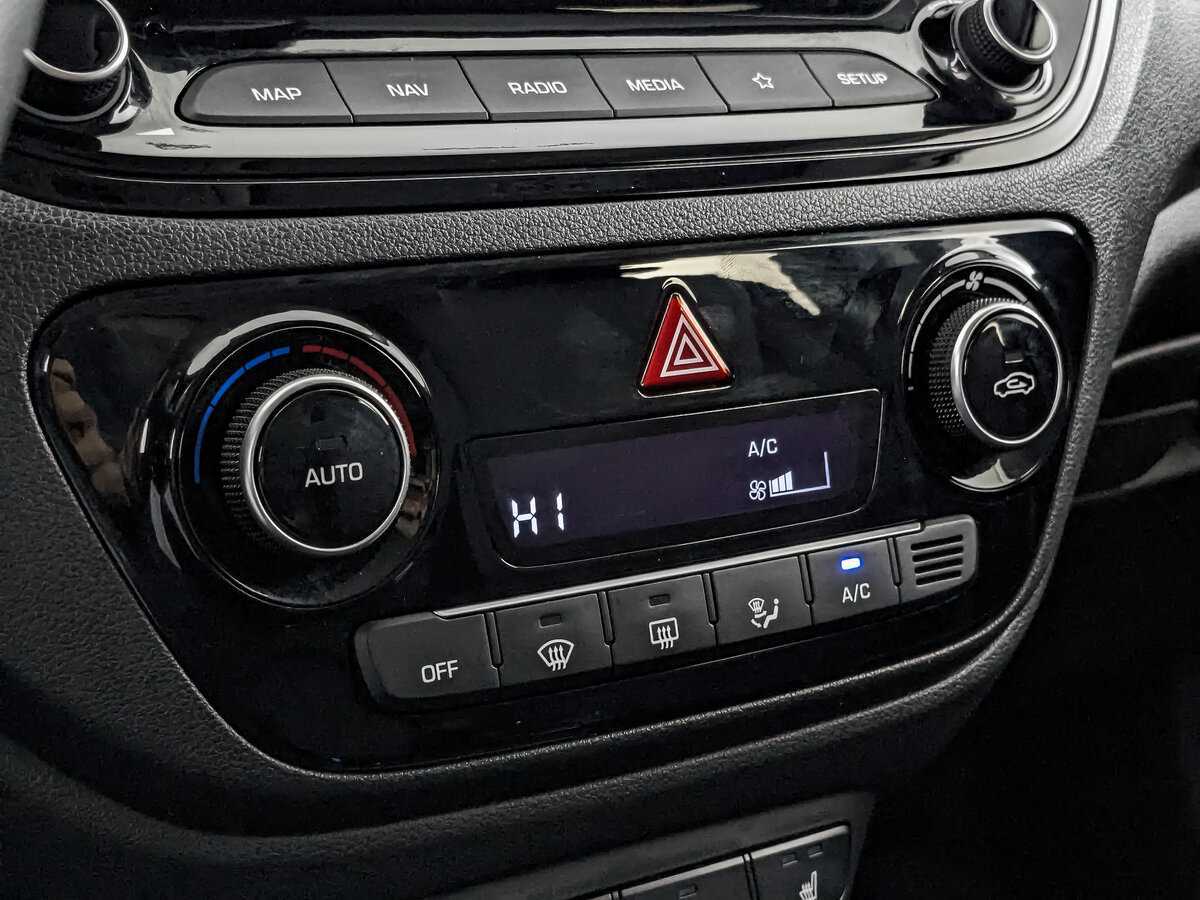 Купить Hyundai Solaris с пробегом. Фото: #20