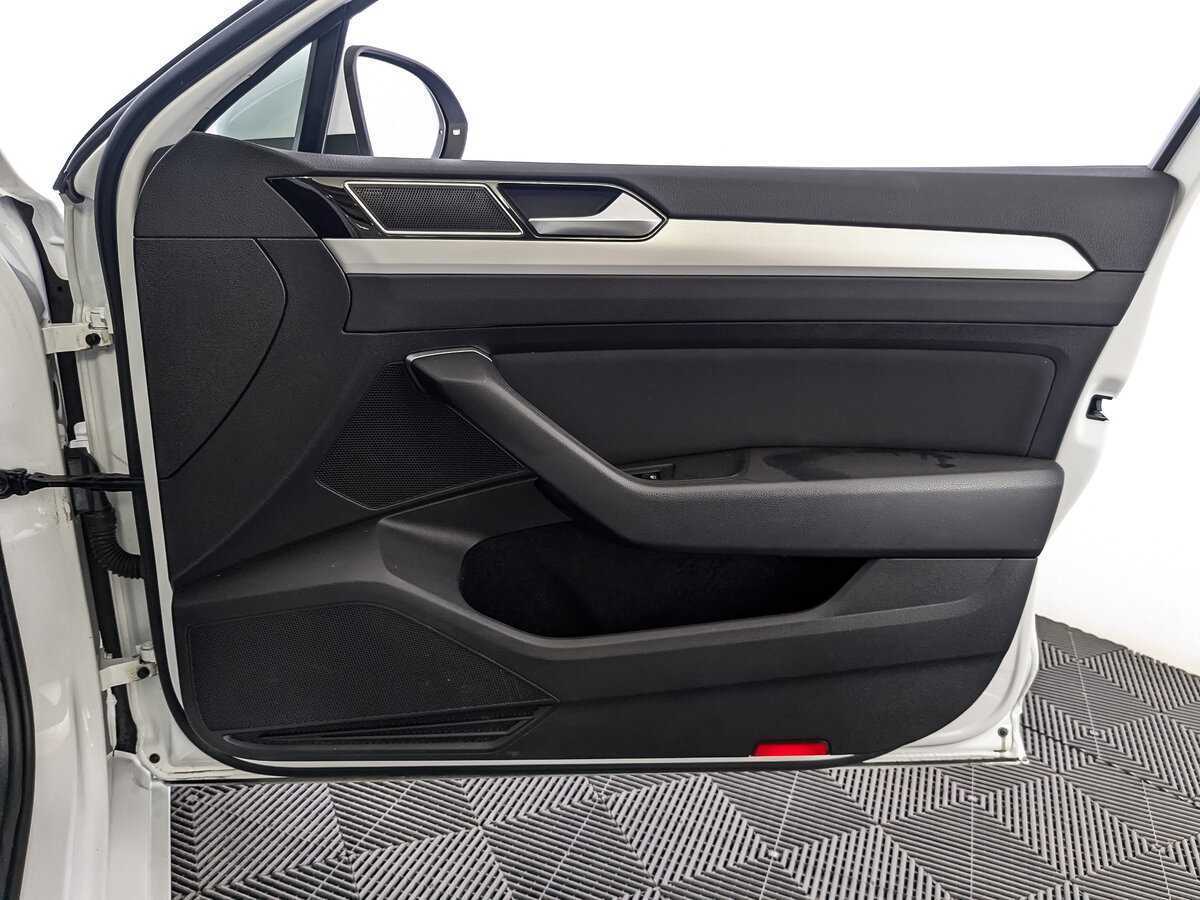 Купить Volkswagen Passat с пробегом. Фото: #21