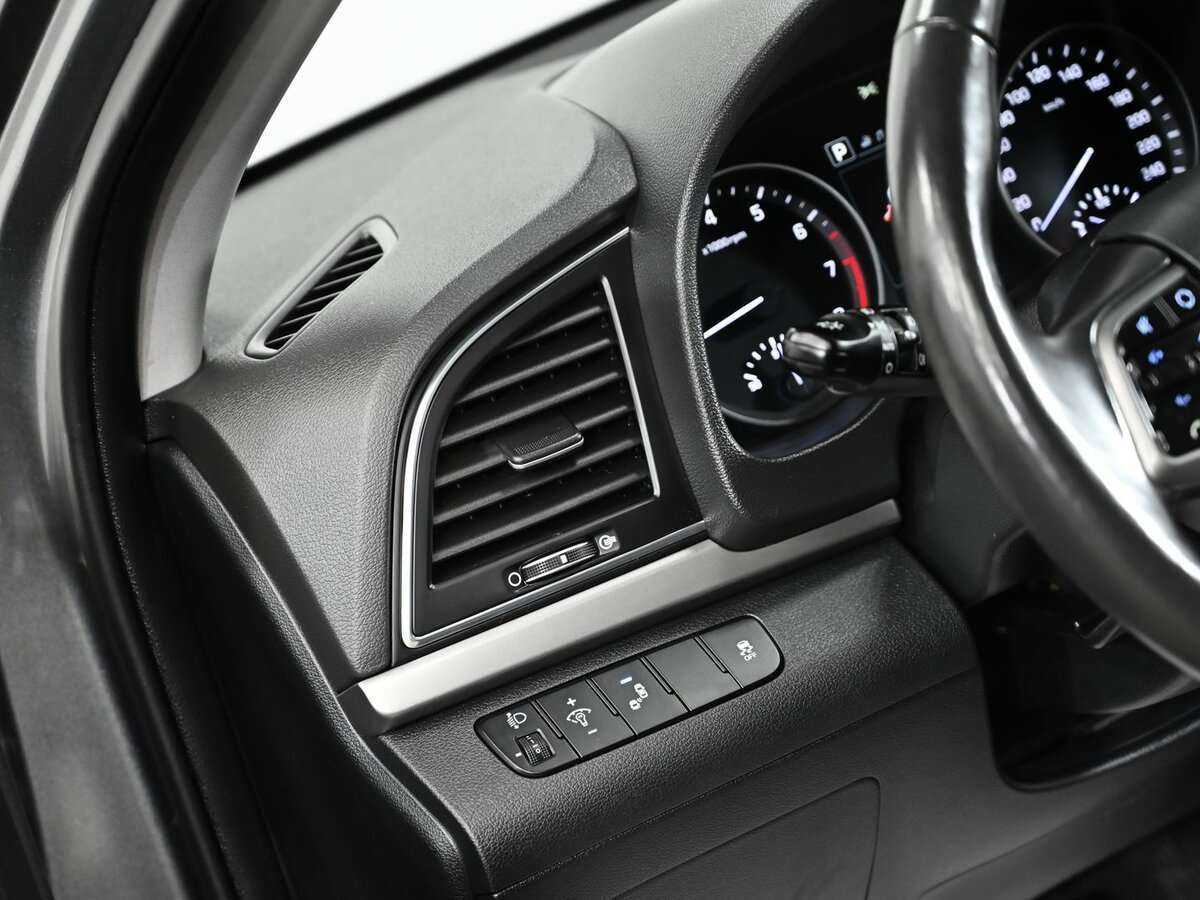 Купить Hyundai Elantra с пробегом. Фото: #6