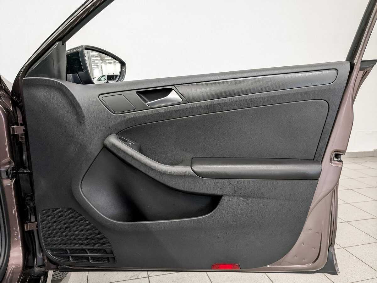 Купить Volkswagen Jetta с пробегом. Фото: #22
