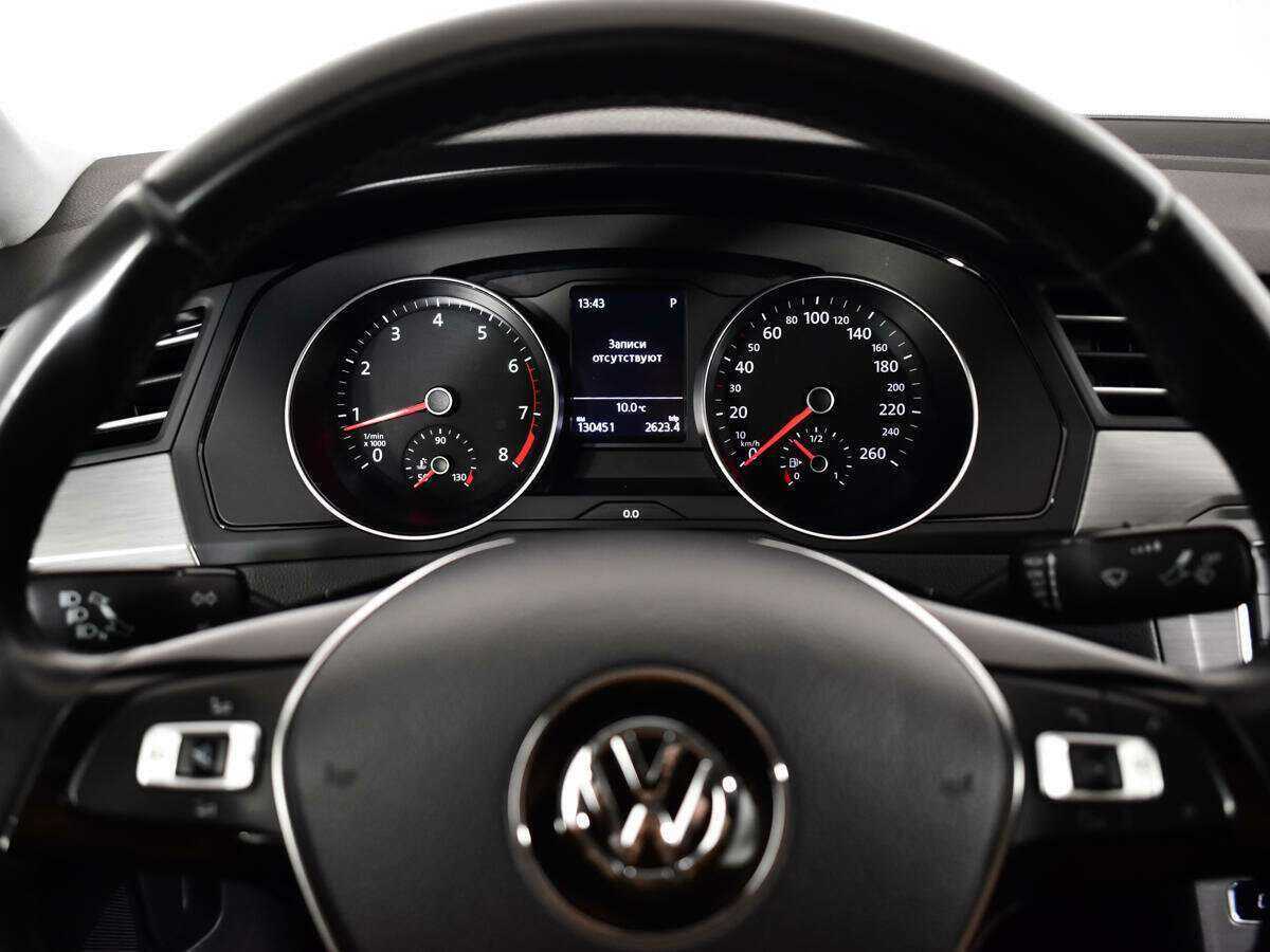 Купить Volkswagen Passat с пробегом. Фото: #10