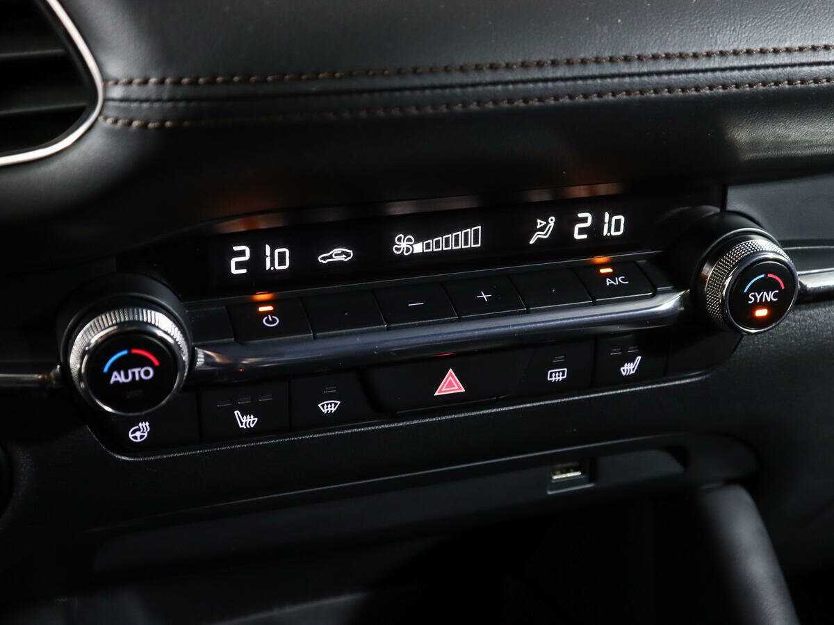 Купить Mazda 3 с пробегом. Фото: #21