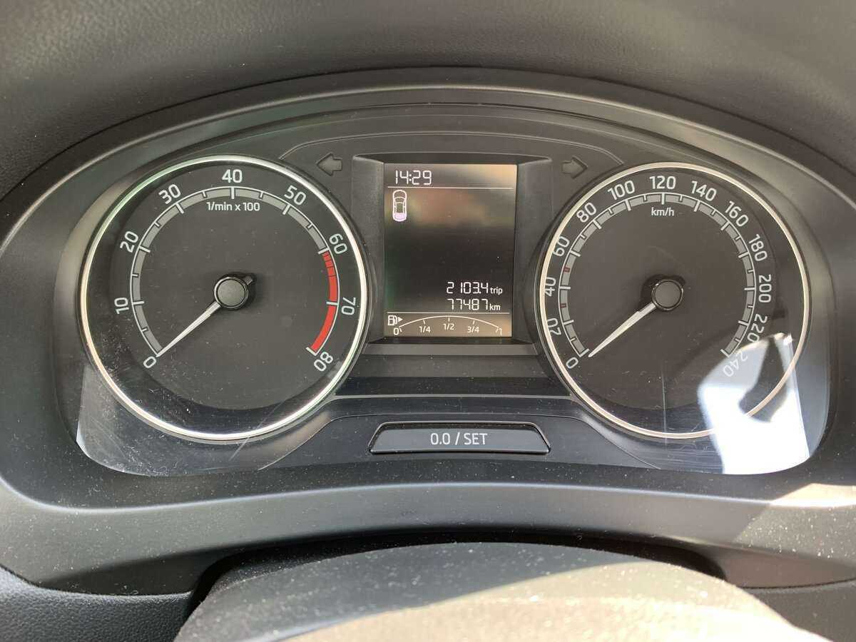 Купить Skoda Rapid с пробегом. Фото: #9