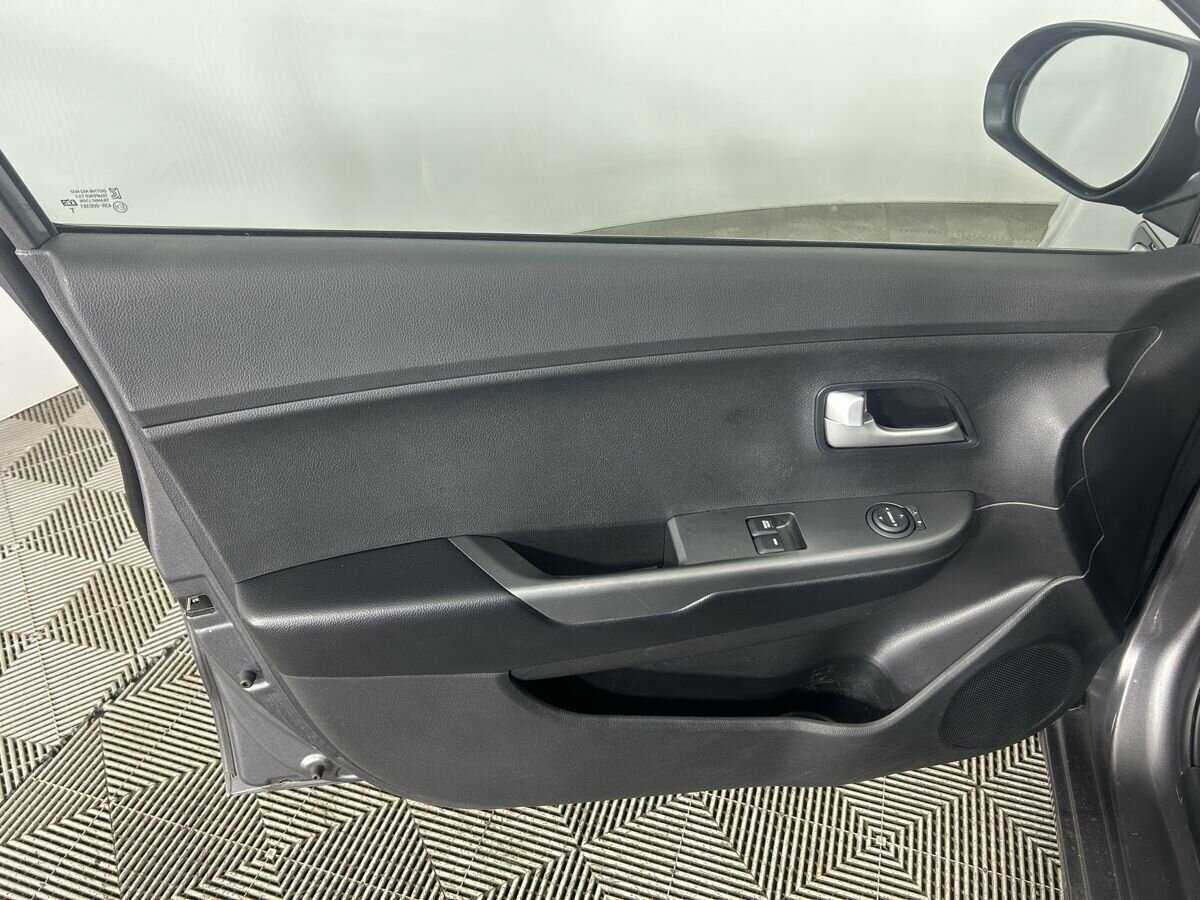 Купить Kia Rio с пробегом. Фото: #7
