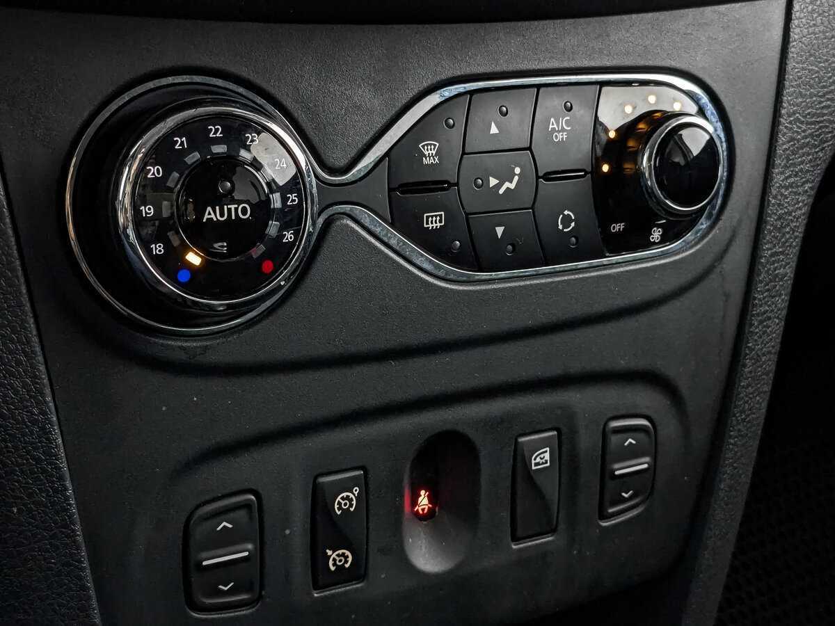 Купить Renault Logan с пробегом. Фото: #16