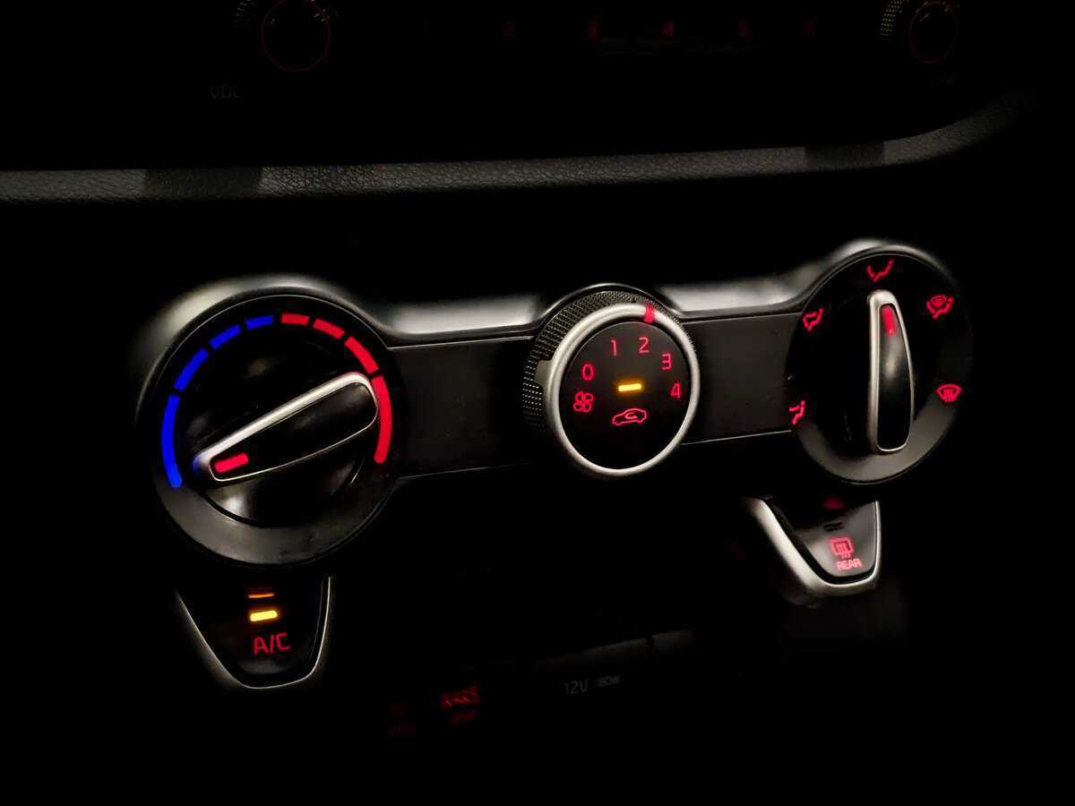 Купить Kia Rio с пробегом. Фото: #24