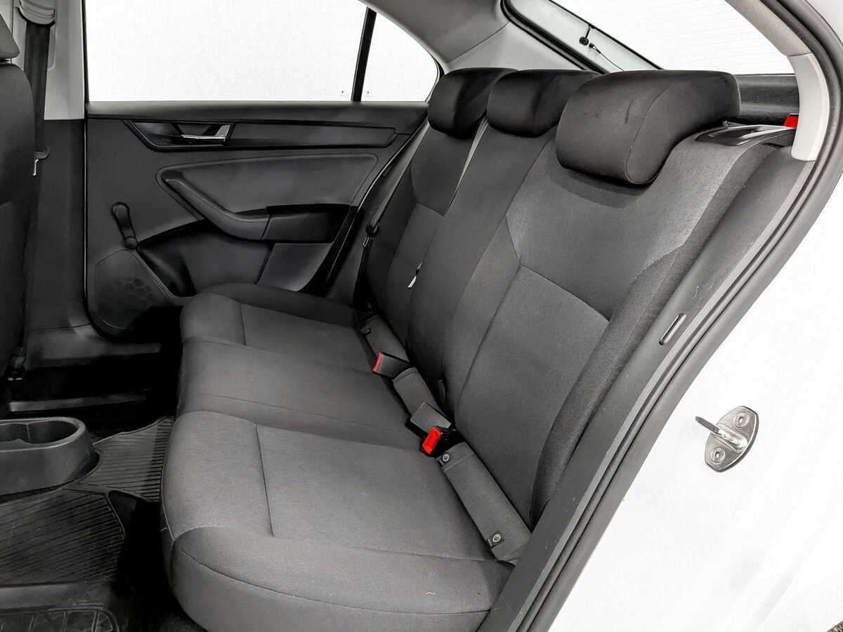 Купить Skoda Rapid с пробегом. Фото: #11