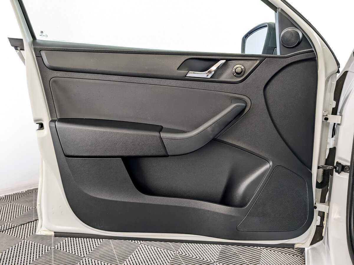 Купить Skoda Rapid с пробегом. Фото: #18