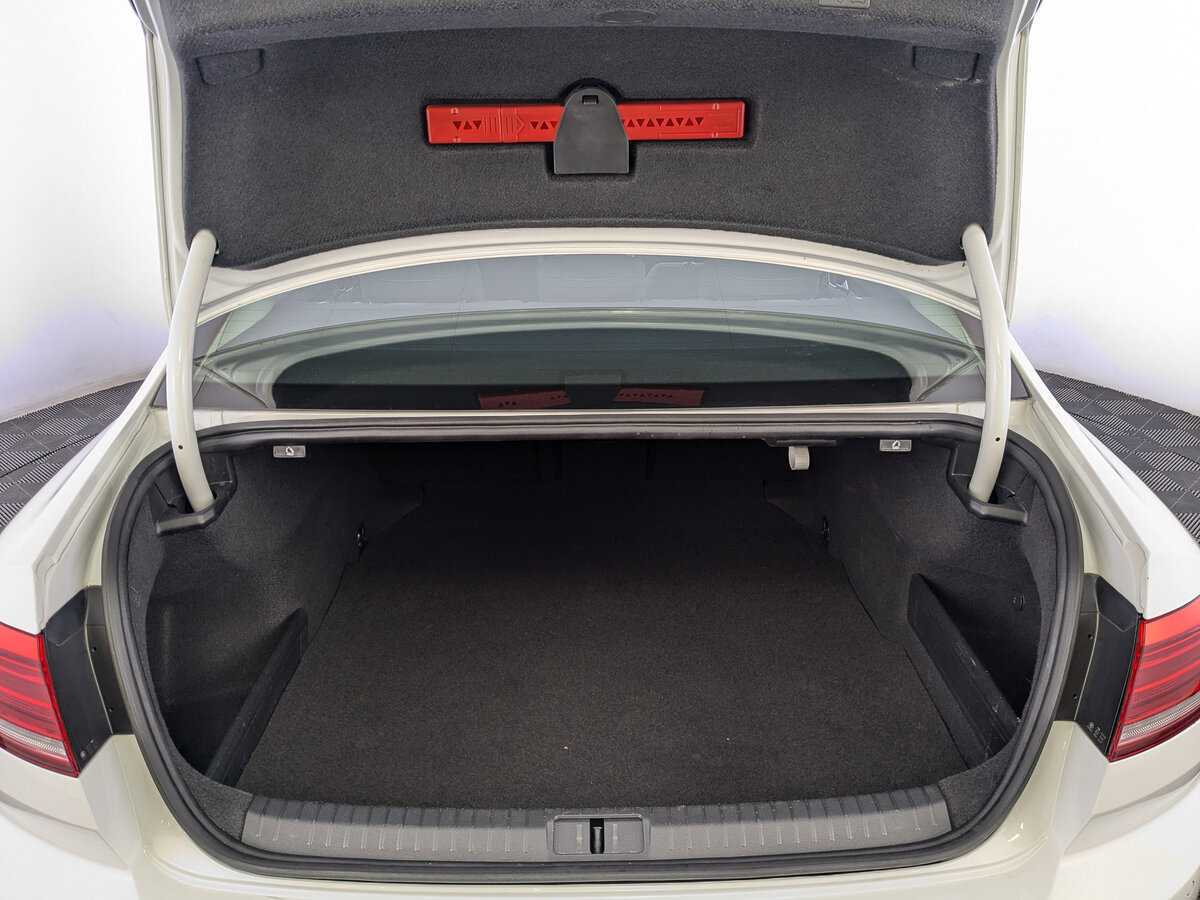 Купить Volkswagen Passat с пробегом. Фото: #9