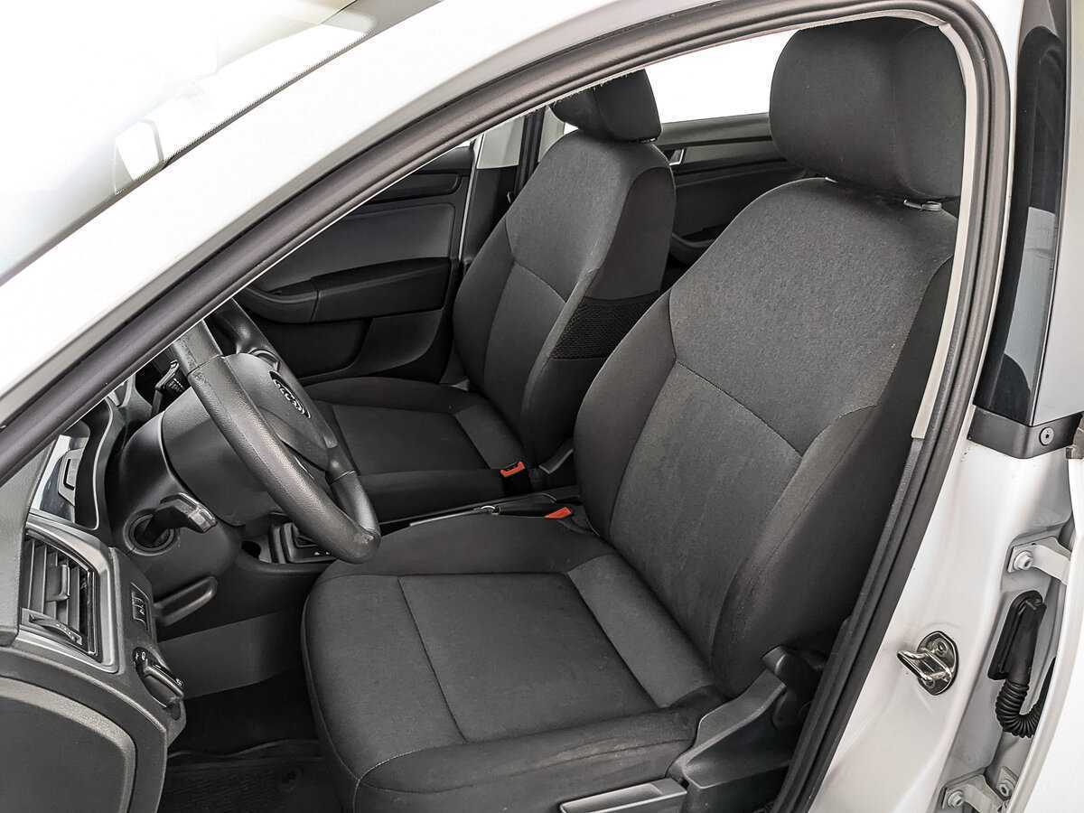 Купить Skoda Rapid с пробегом. Фото: #17