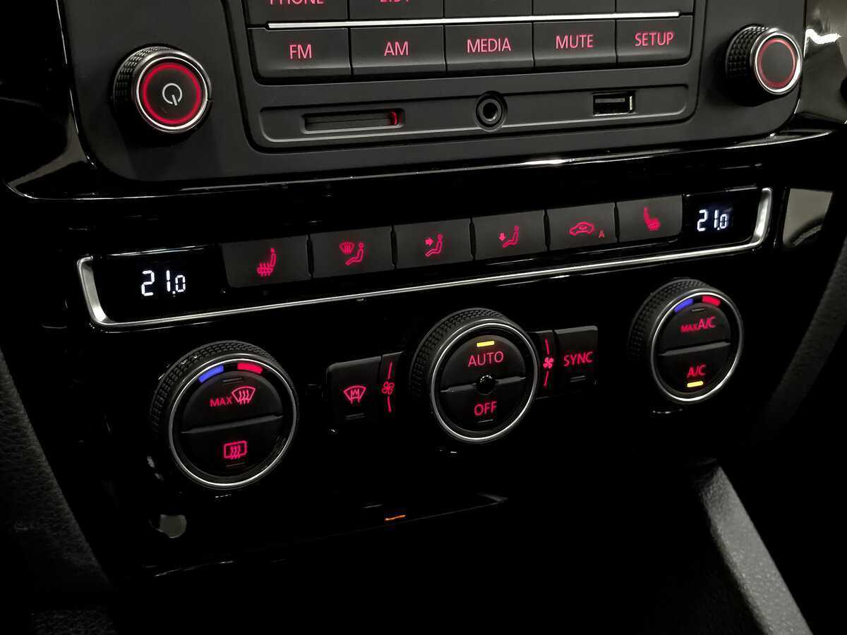 Купить Volkswagen Jetta с пробегом. Фото: #20