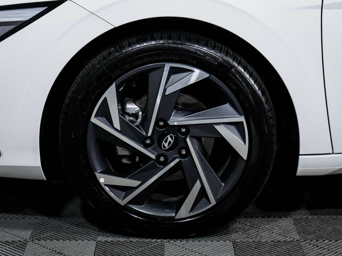 Купить Hyundai Elantra с пробегом. Фото: #11