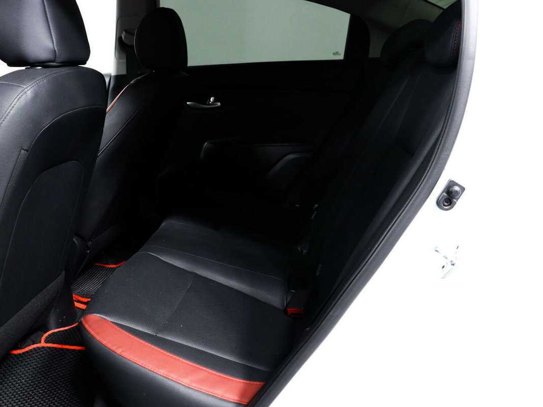 Купить Kia Rio с пробегом. Фото: #10