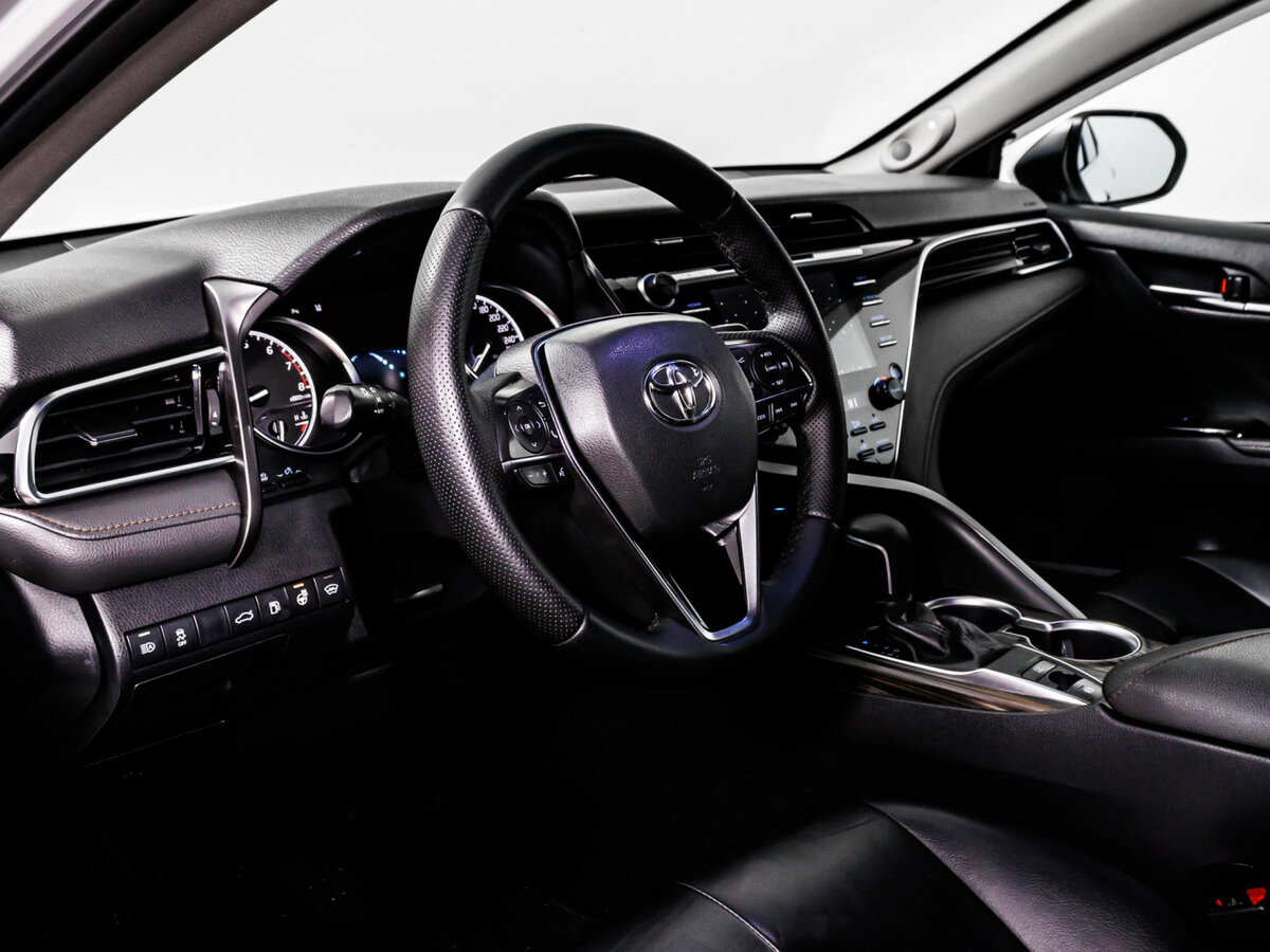 Купить Toyota Camry с пробегом. Фото: #11