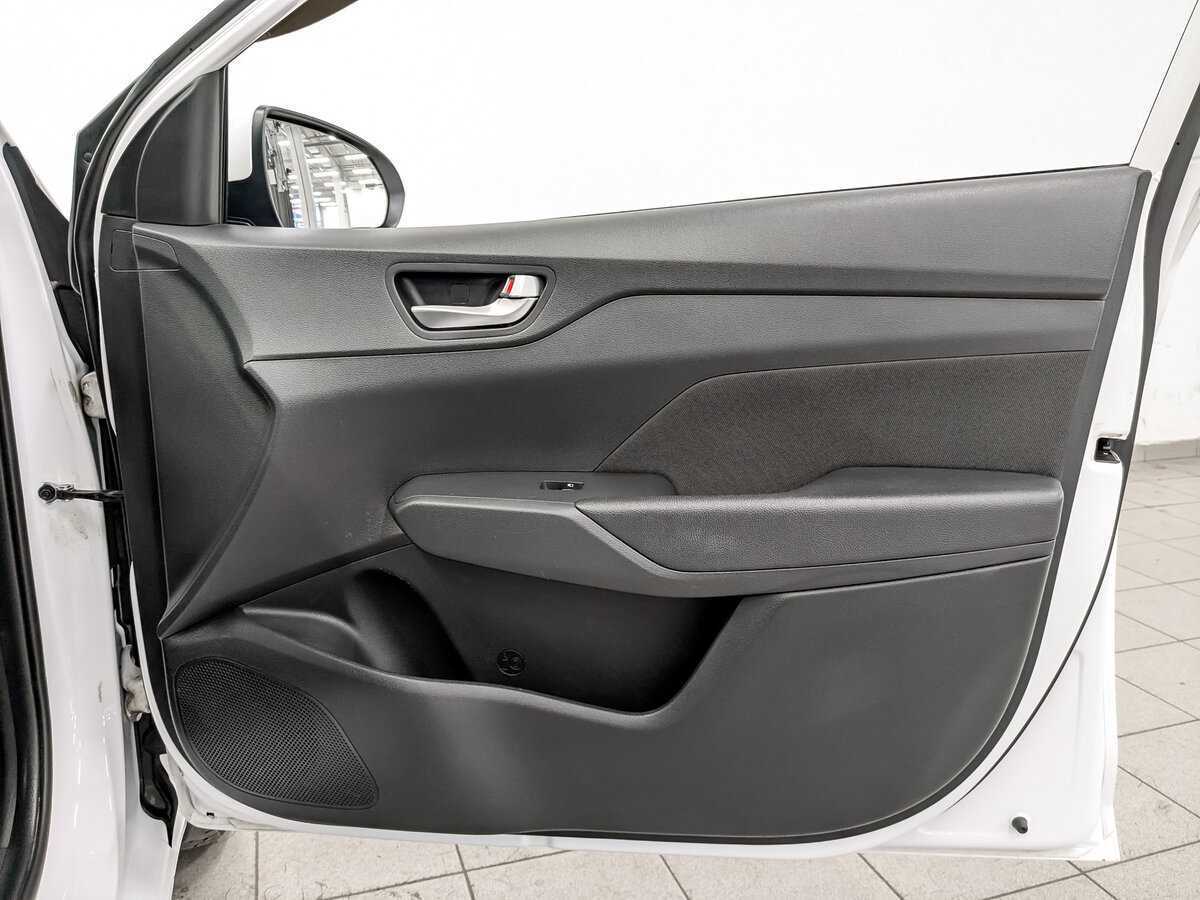 Купить Hyundai Solaris с пробегом. Фото: #23