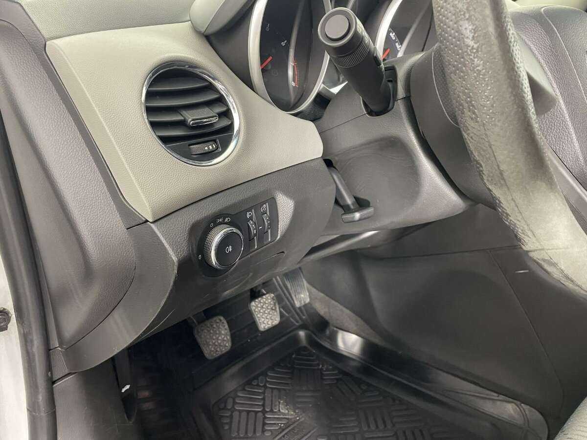 Купить Chevrolet Cruze с пробегом. Фото: #8