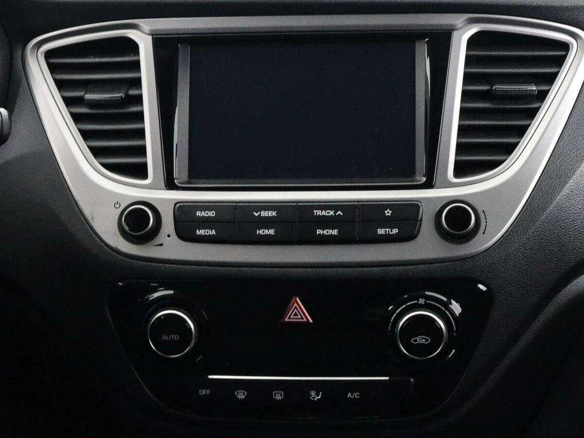 Купить Hyundai Solaris с пробегом. Фото: #11