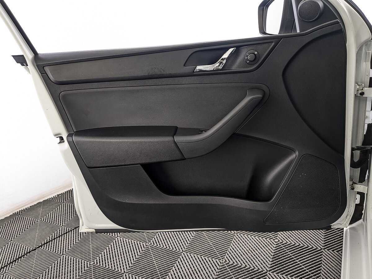 Купить Skoda Rapid с пробегом. Фото: #16