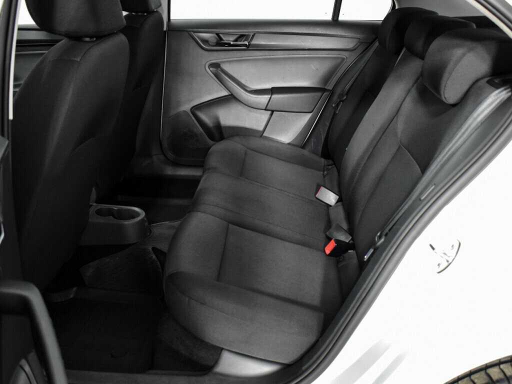 Купить Skoda Rapid с пробегом. Фото: #9