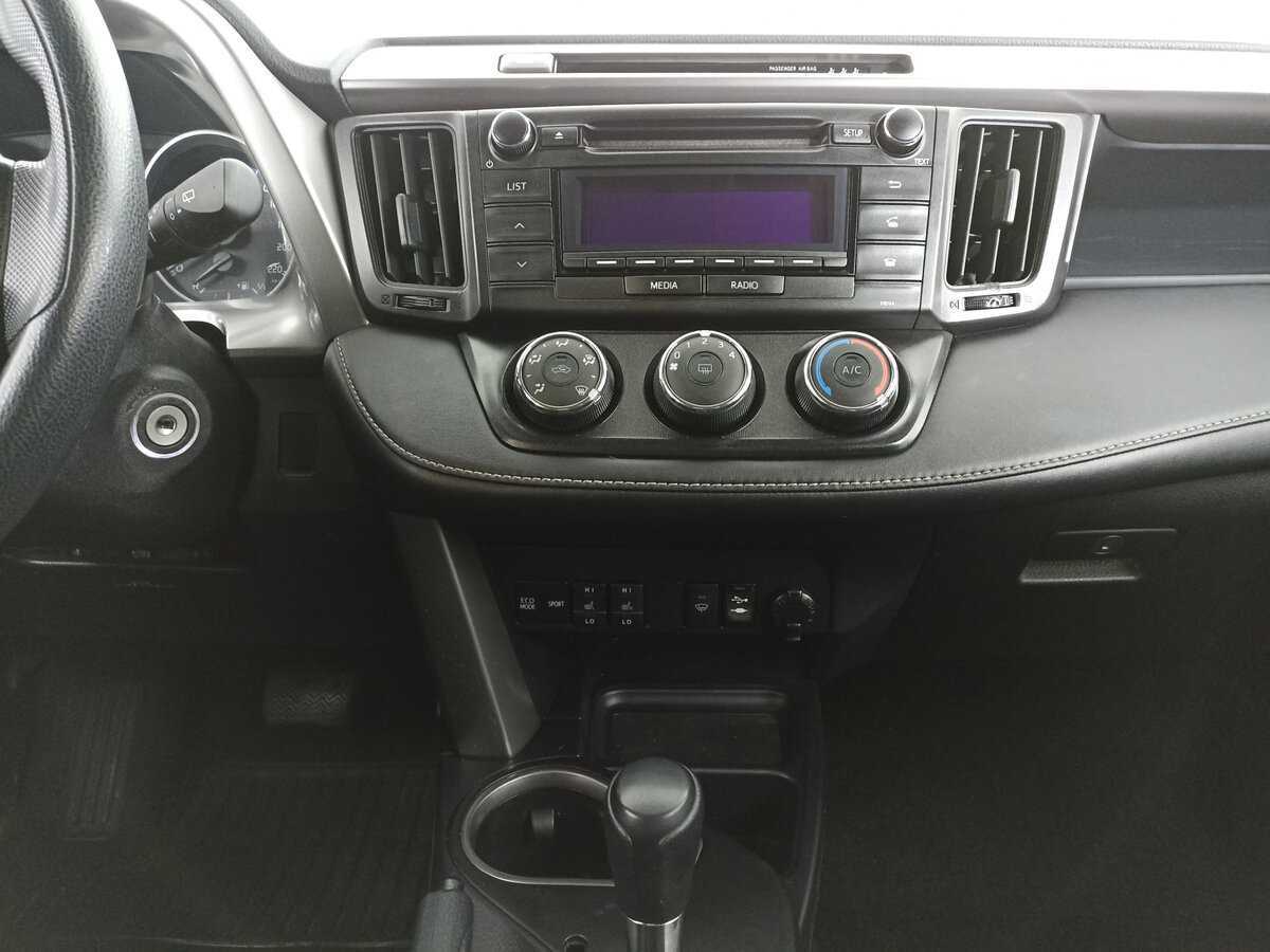 Купить Toyota RAV4 с пробегом. Фото: #9