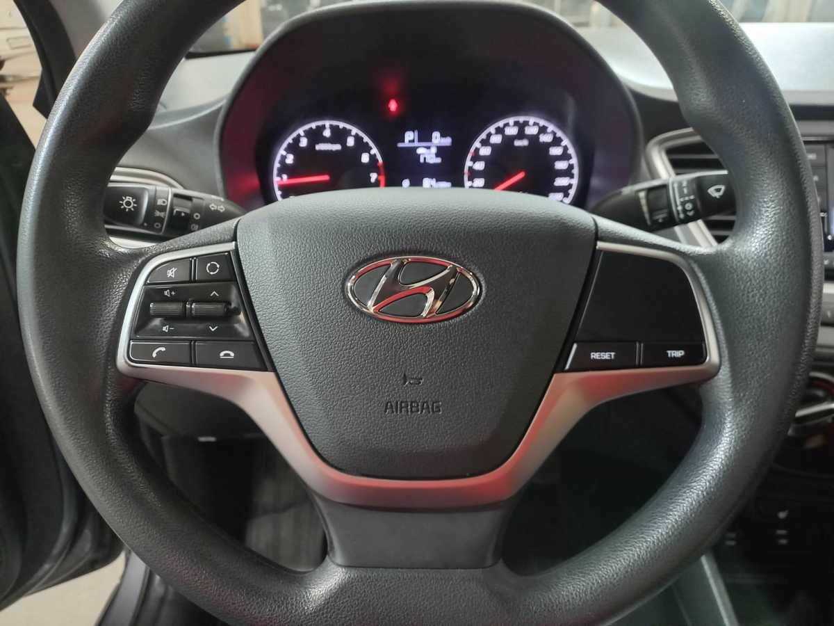 Купить Hyundai Solaris с пробегом. Фото: #10