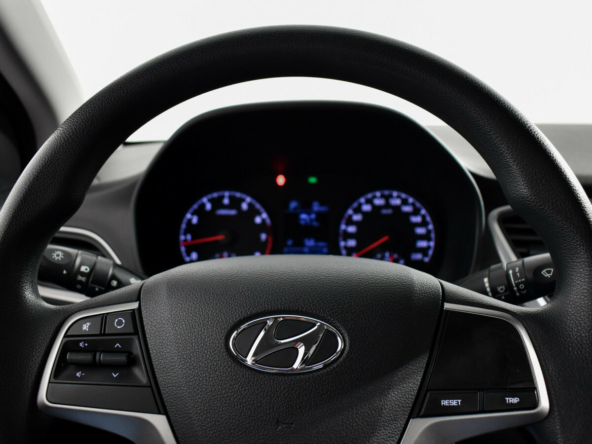 Купить Hyundai Solaris с пробегом. Фото: #14