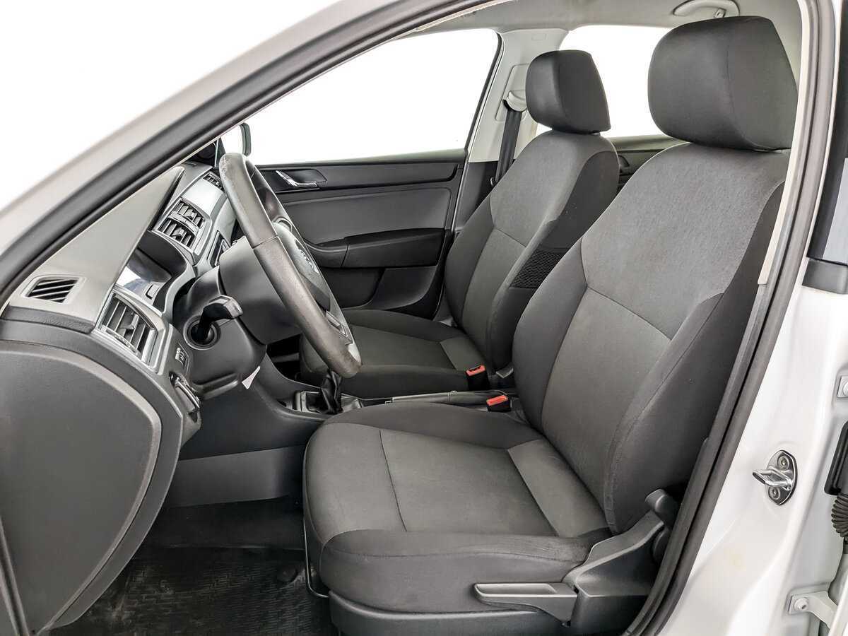 Купить Skoda Rapid с пробегом. Фото: #19