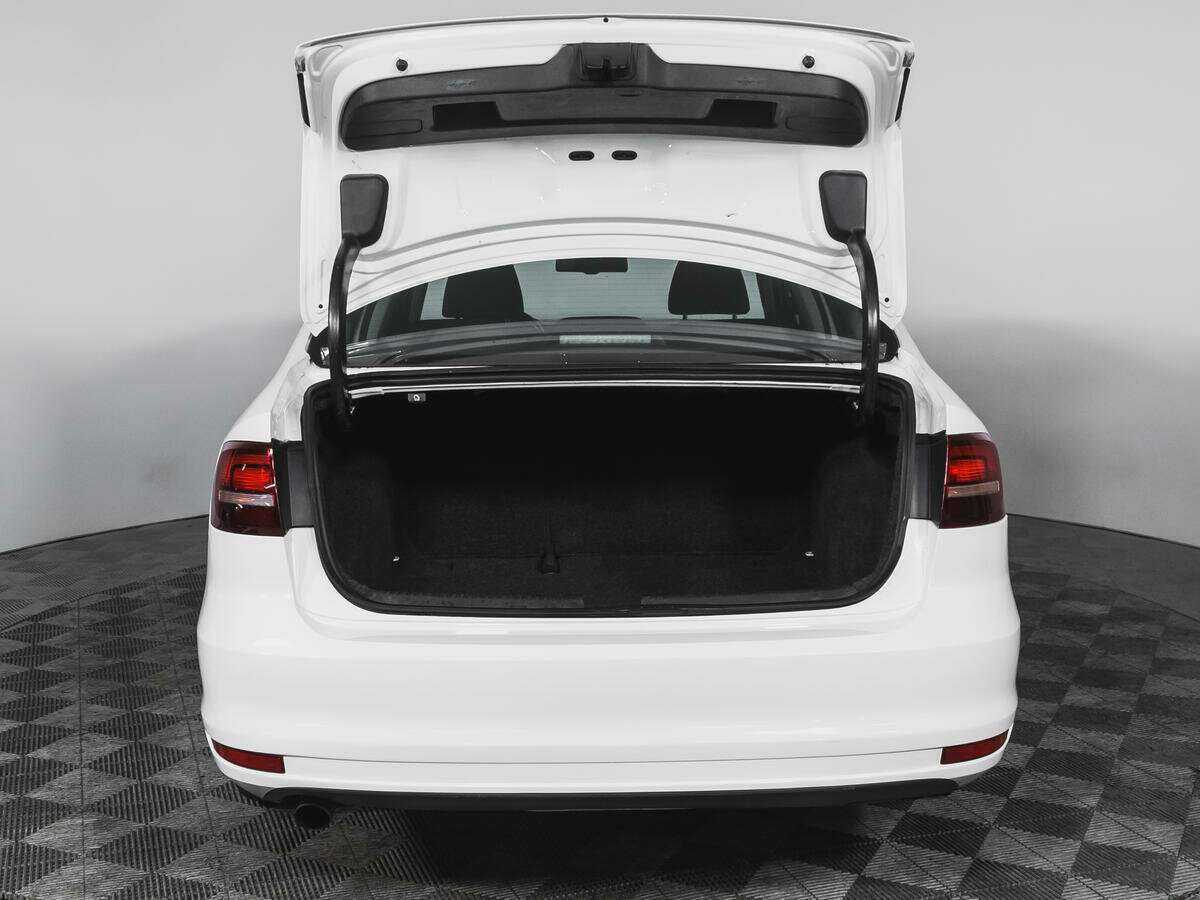 Купить Volkswagen Jetta с пробегом. Фото: #16