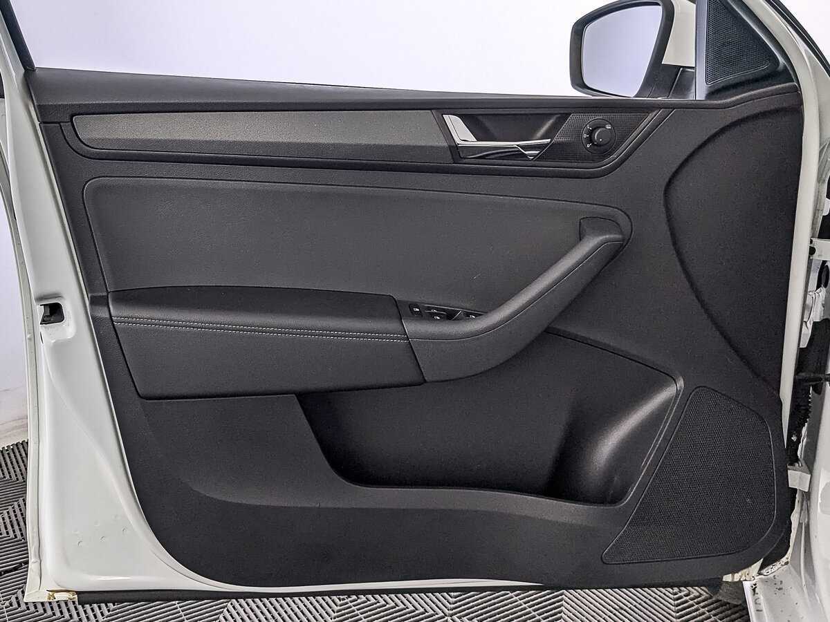 Купить Skoda Rapid с пробегом. Фото: #18