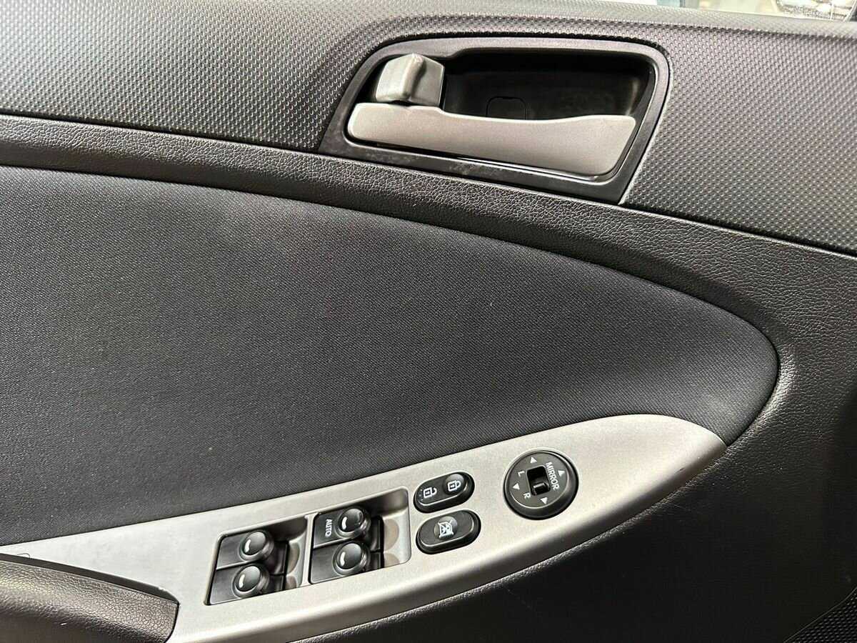 Купить Hyundai Solaris с пробегом. Фото: #13