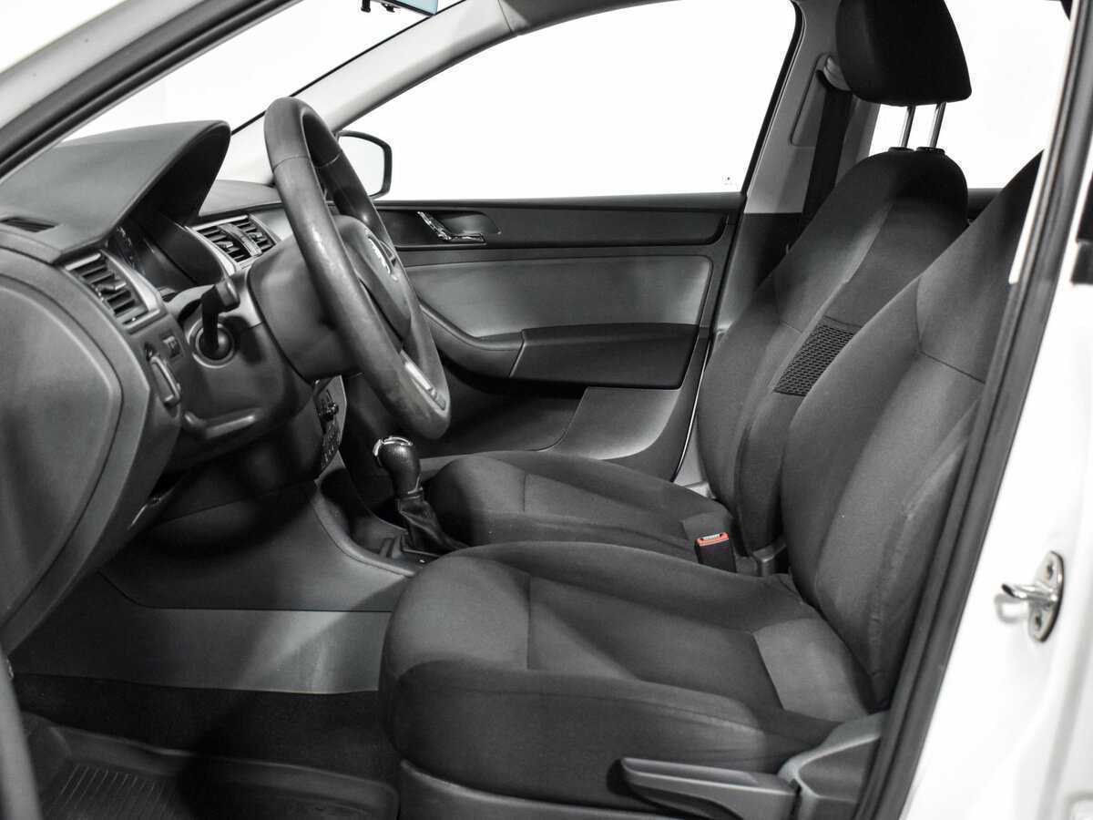 Купить Skoda Rapid с пробегом. Фото: #8