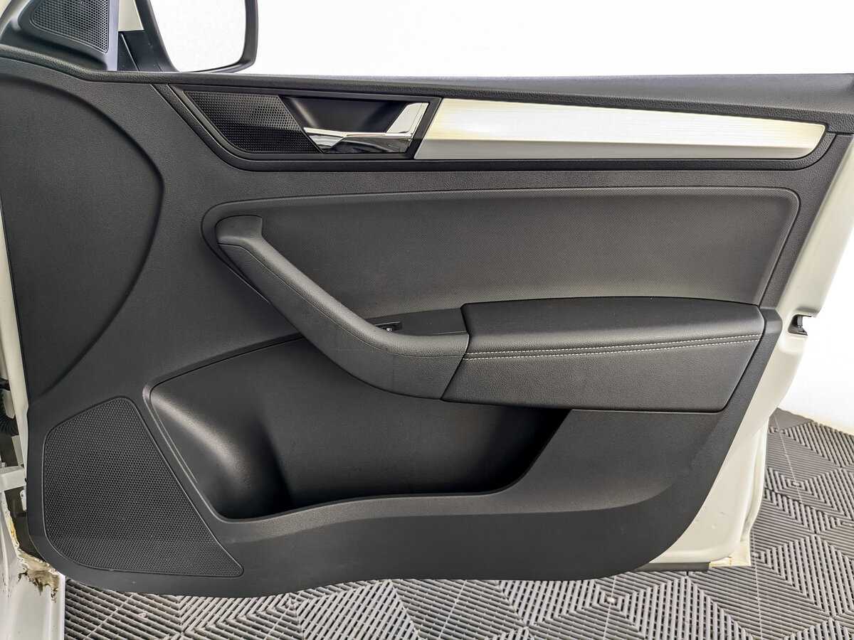 Купить Skoda Rapid с пробегом. Фото: #19