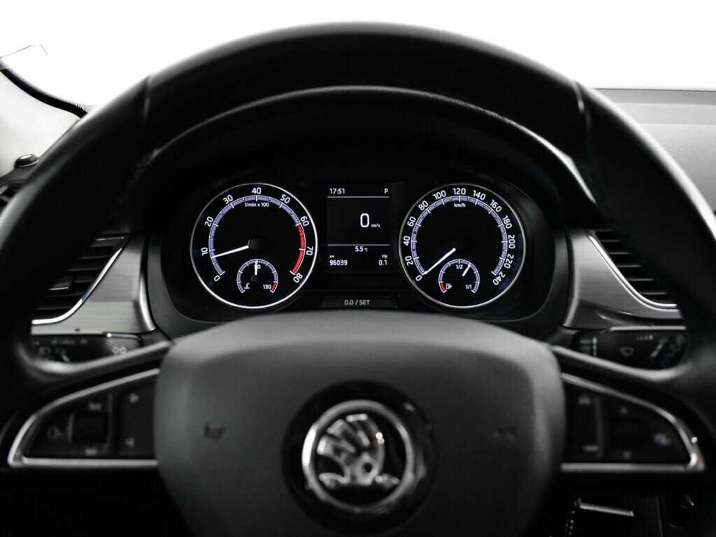 Купить Skoda Rapid с пробегом. Фото: #10