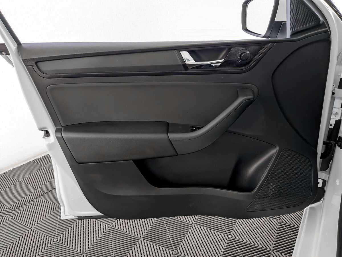 Купить Skoda Rapid с пробегом. Фото: #17