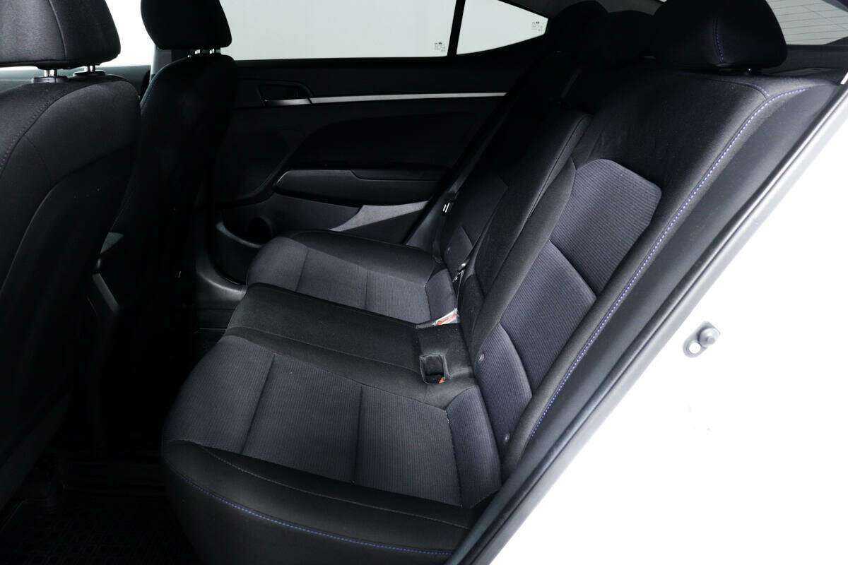 Купить Hyundai Elantra с пробегом. Фото: #11