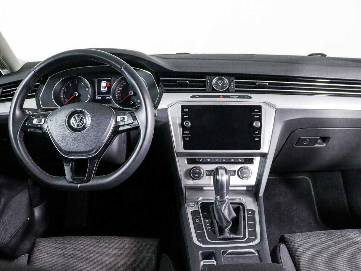 Купить Volkswagen Passat с пробегом. Фото: #9