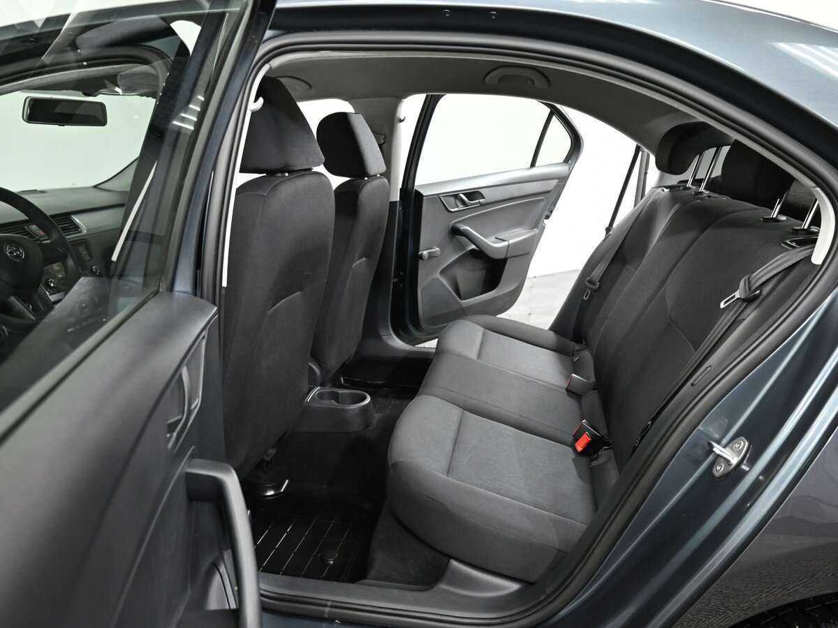 Купить Skoda Rapid с пробегом. Фото: #9