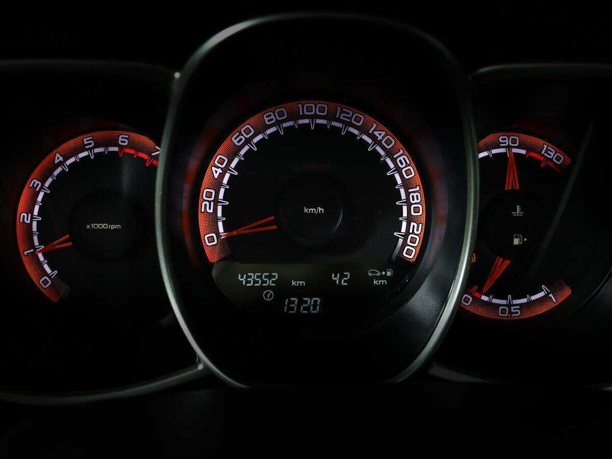 Купить Lada (ВАЗ) Vesta с пробегом. Фото: #8