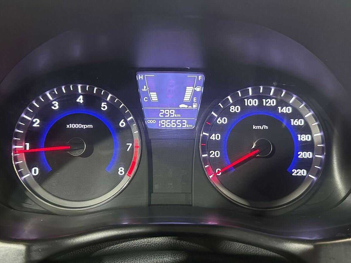 Купить Hyundai Solaris с пробегом. Фото: #11