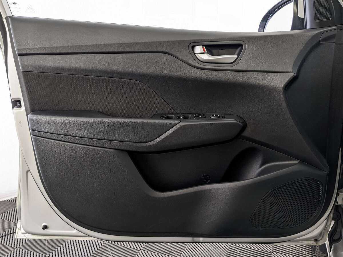 Купить Hyundai Solaris с пробегом. Фото: #14