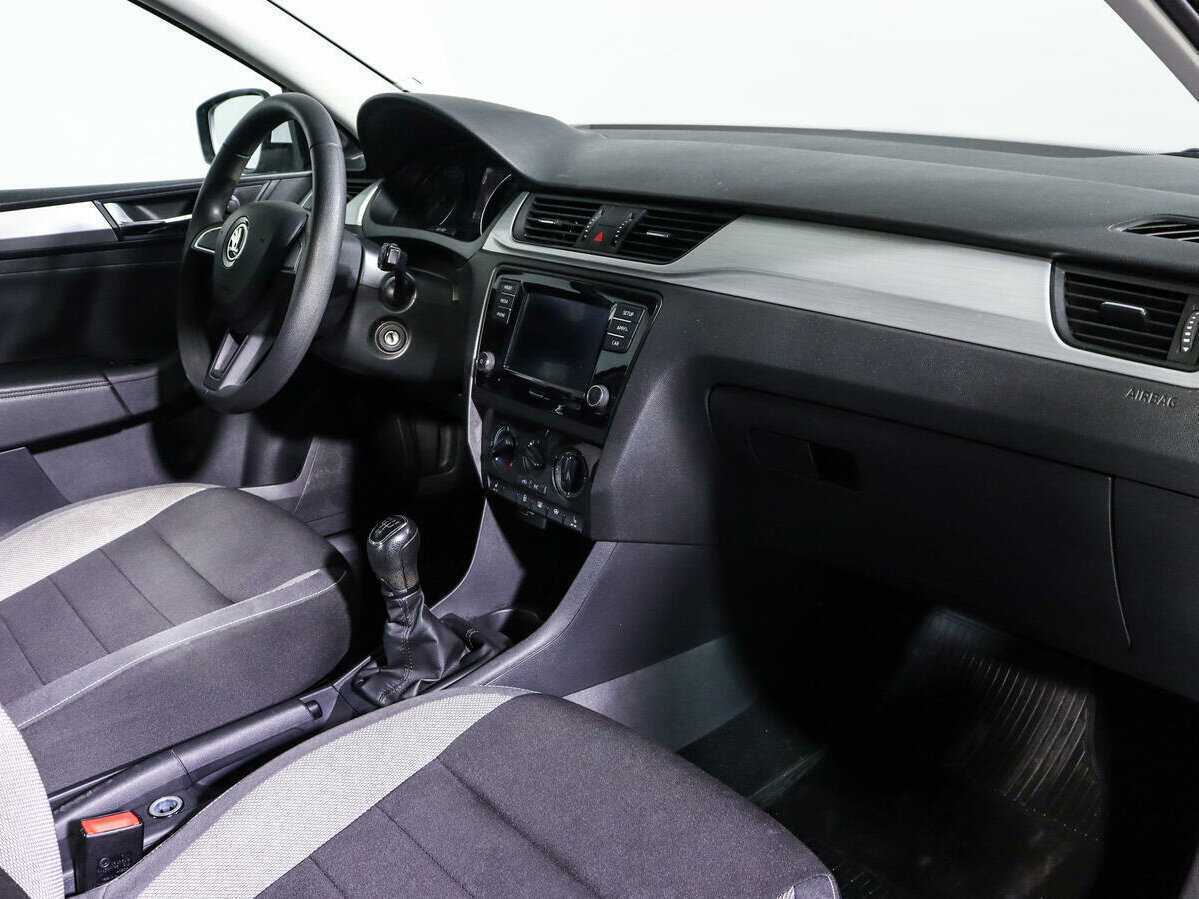 Купить Skoda Rapid с пробегом. Фото: #8