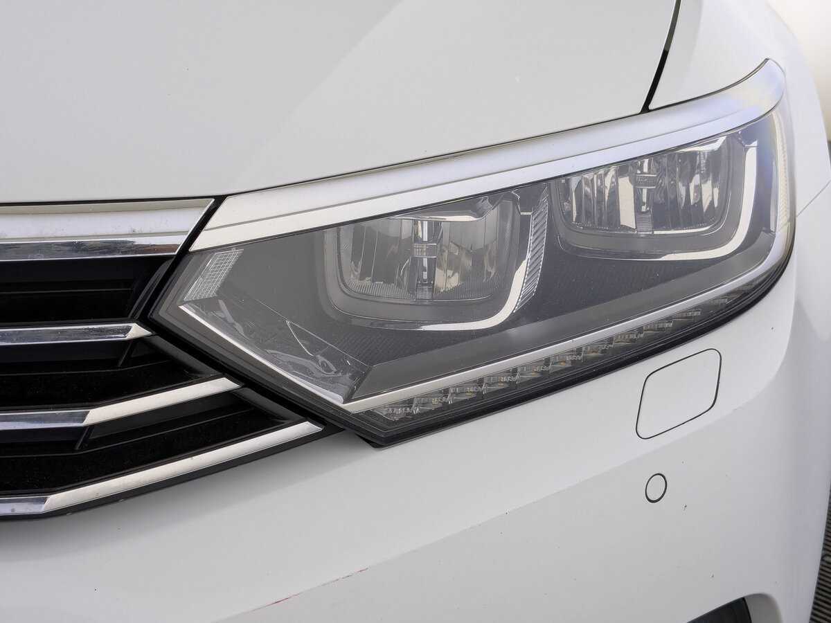 Купить Volkswagen Passat с пробегом. Фото: #10