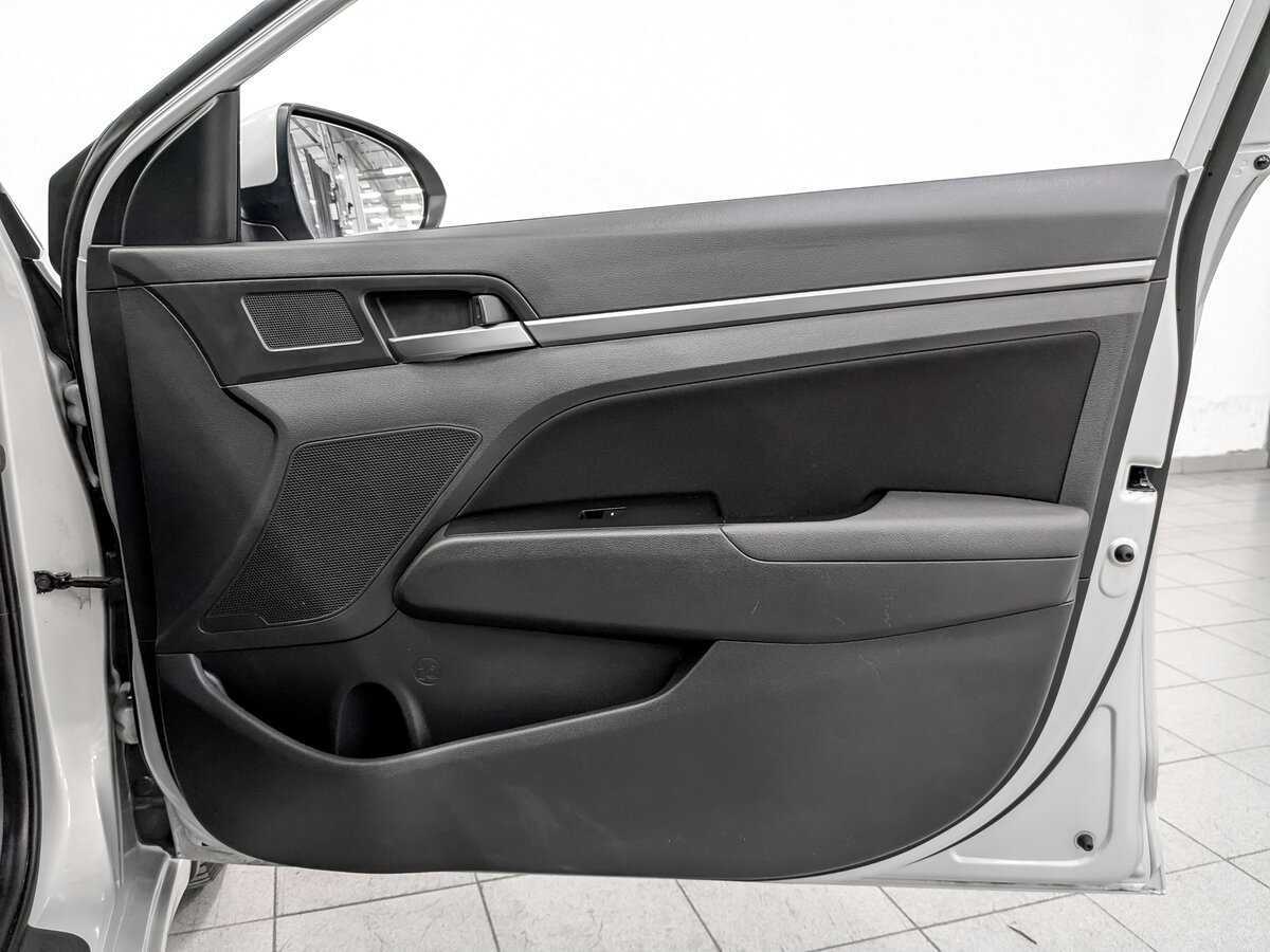 Купить Hyundai Elantra с пробегом. Фото: #21