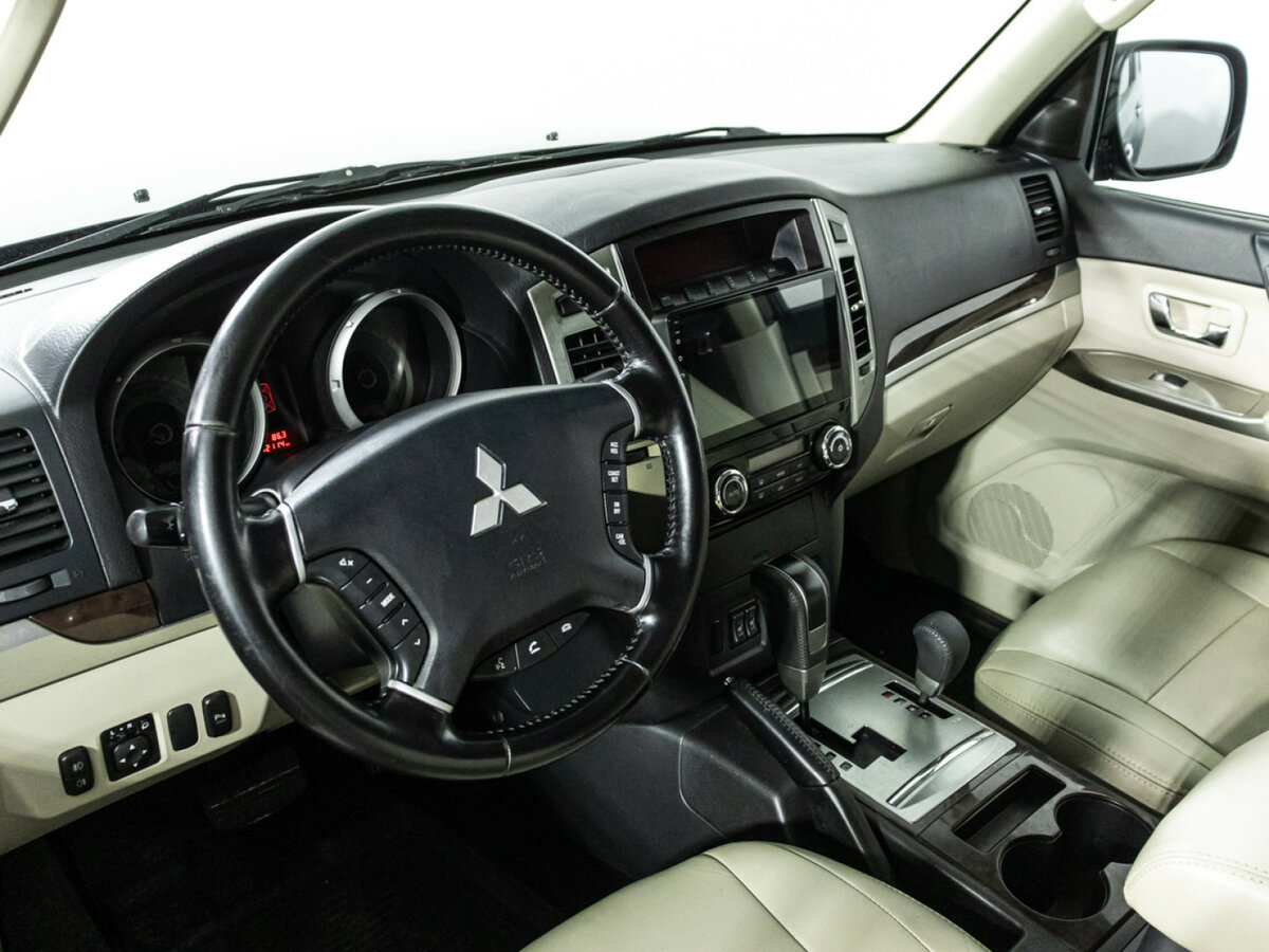 Купить Mitsubishi Pajero с пробегом. Фото: #8
