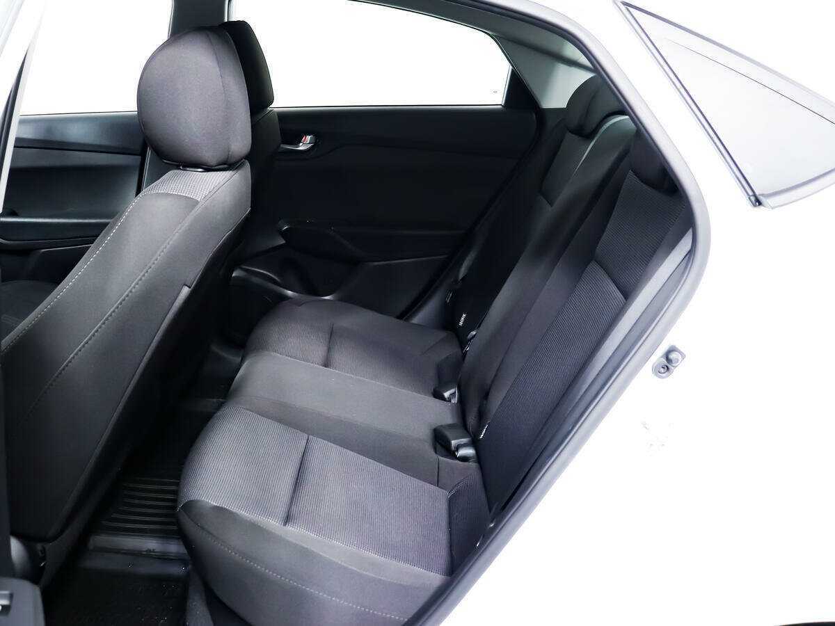 Купить Hyundai Solaris с пробегом. Фото: #11