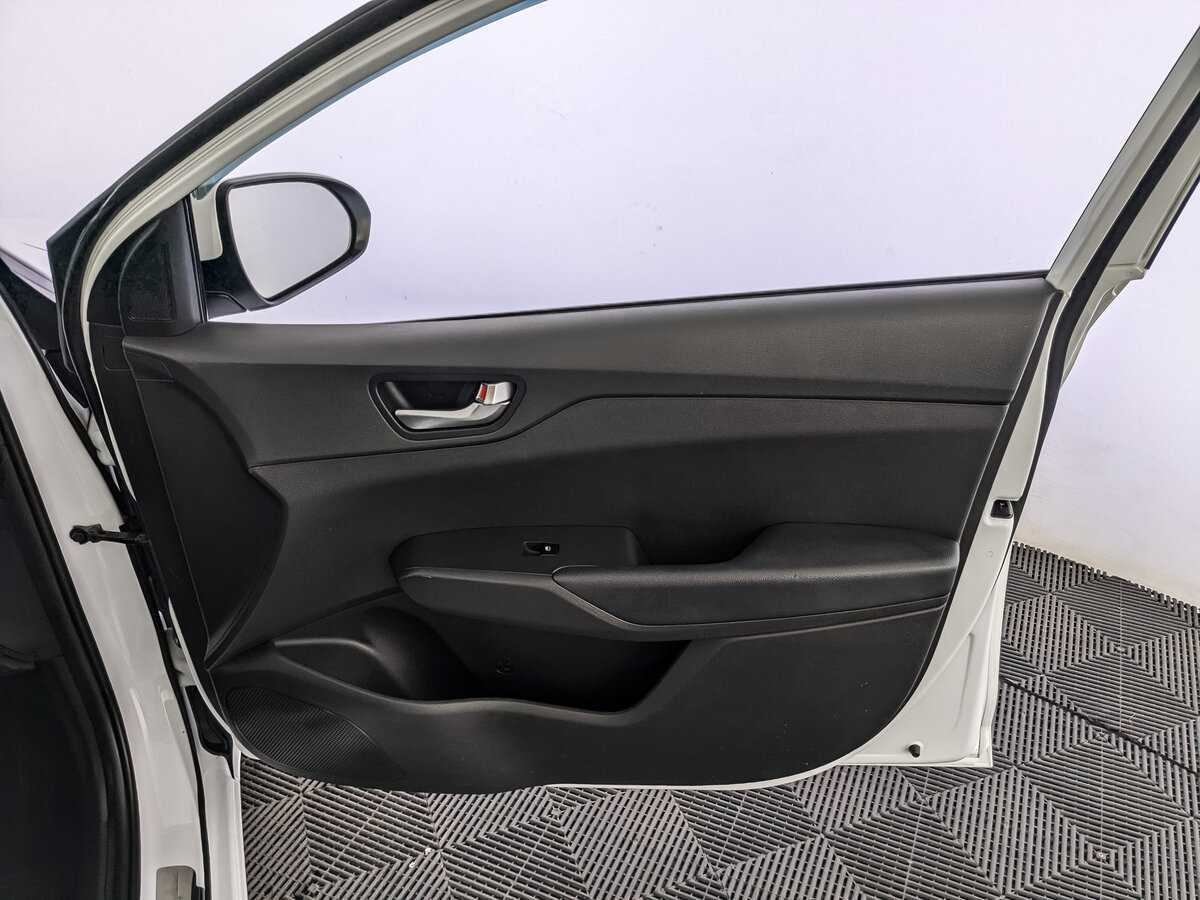 Купить Hyundai Solaris с пробегом. Фото: #20