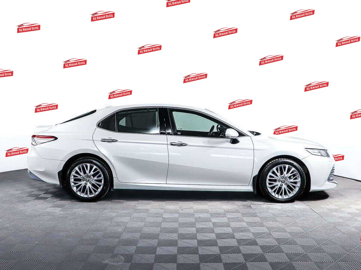 Купить Toyota Camry с пробегом. Фото: #2
