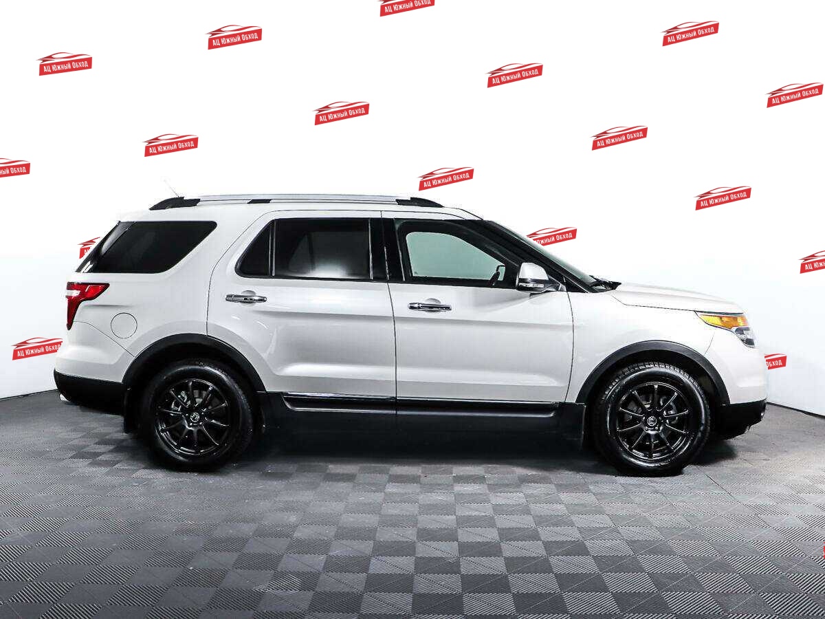 Купить Ford Explorer с пробегом. Фото: #3