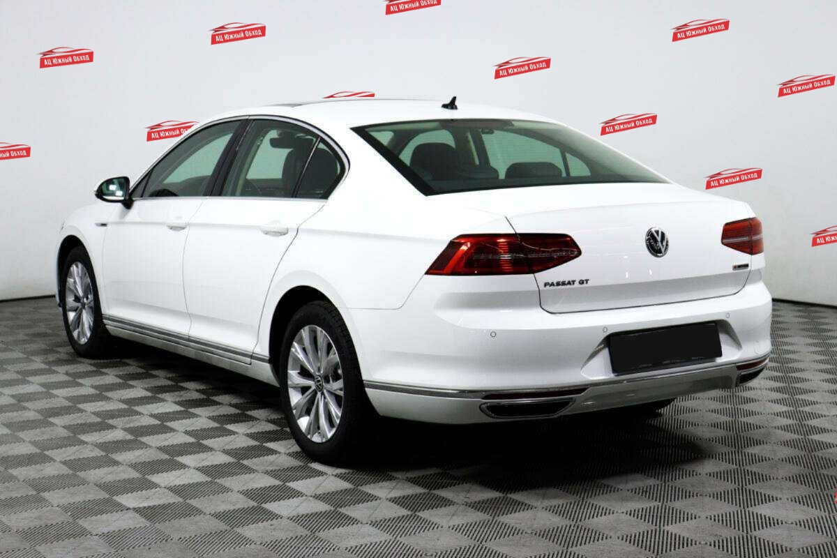 Купить Volkswagen Passat с пробегом. Фото: #5